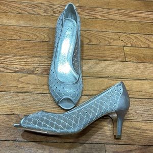 Adrianna Papell Size 8 1/2 silver gem heels. Only one ones for my wedding
